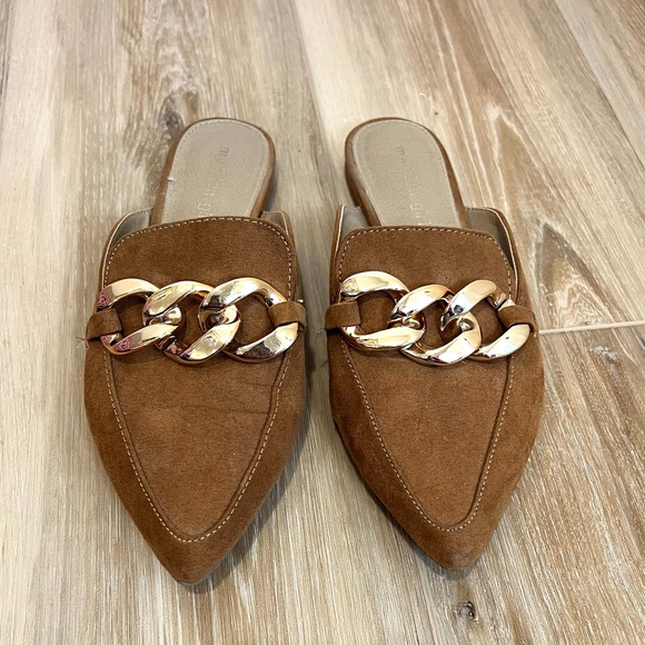 MADDEN GIRL Lockhart Slip On Mules With Gold Chain Size 7 - Picture 2 of 6
